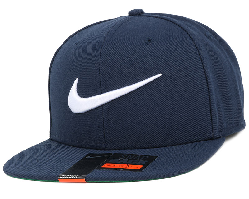 Купить бейсболку найк. Кепка Nike Swoosh Pro hat. Снэпбэк найк свуш. Snapback Nike. Nike big Swoosh.