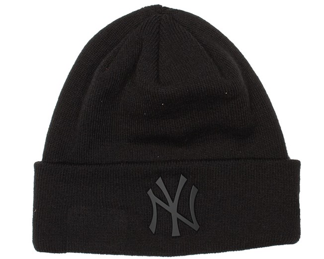 NY Yankees Metal Badge Black Beanie - New Era beanies - Hatstoreworld.com