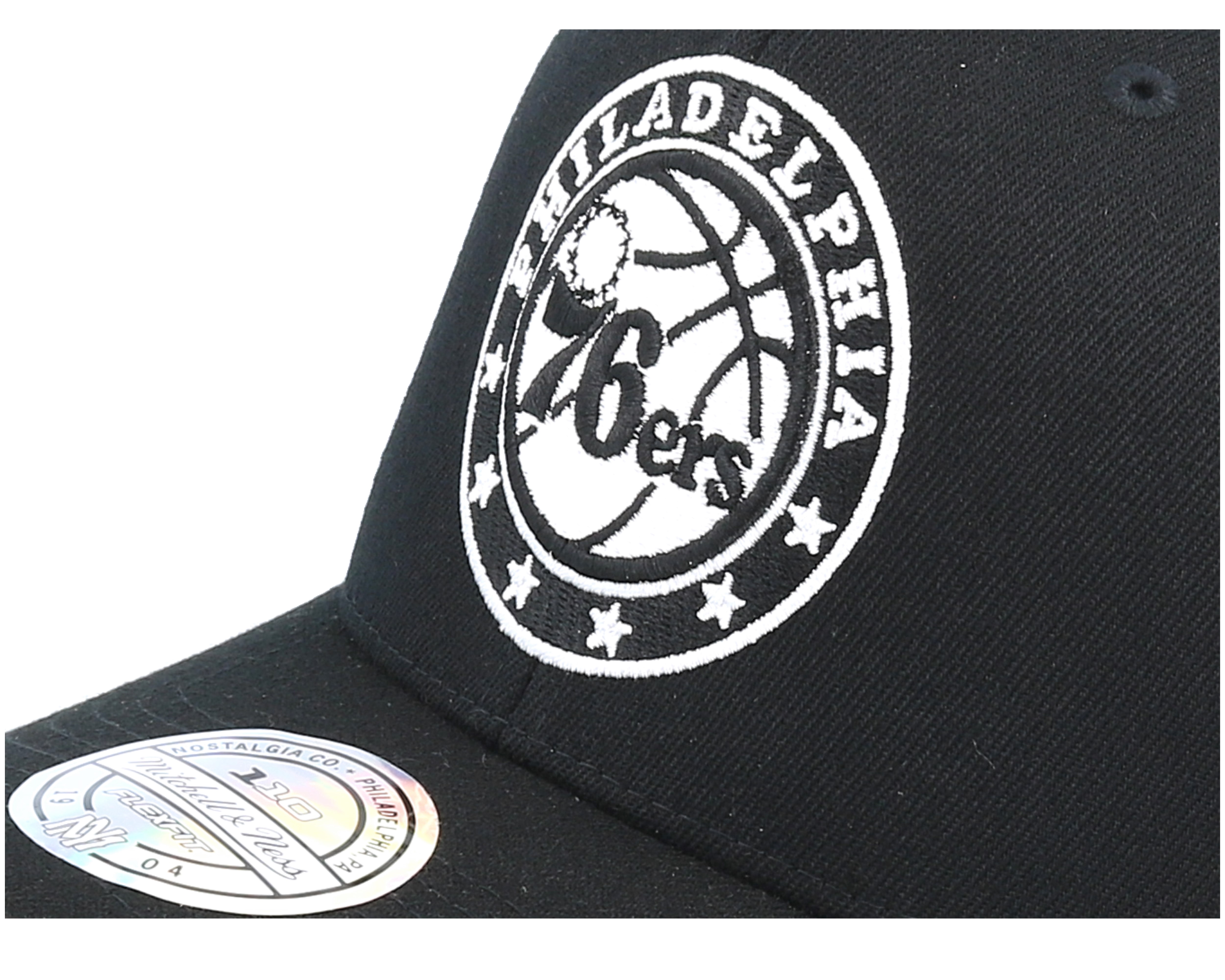 Philadelphia 76ers Black & White Logo 110 Adjustable - Mitchell & Ness caps | Hatstore.co.uk