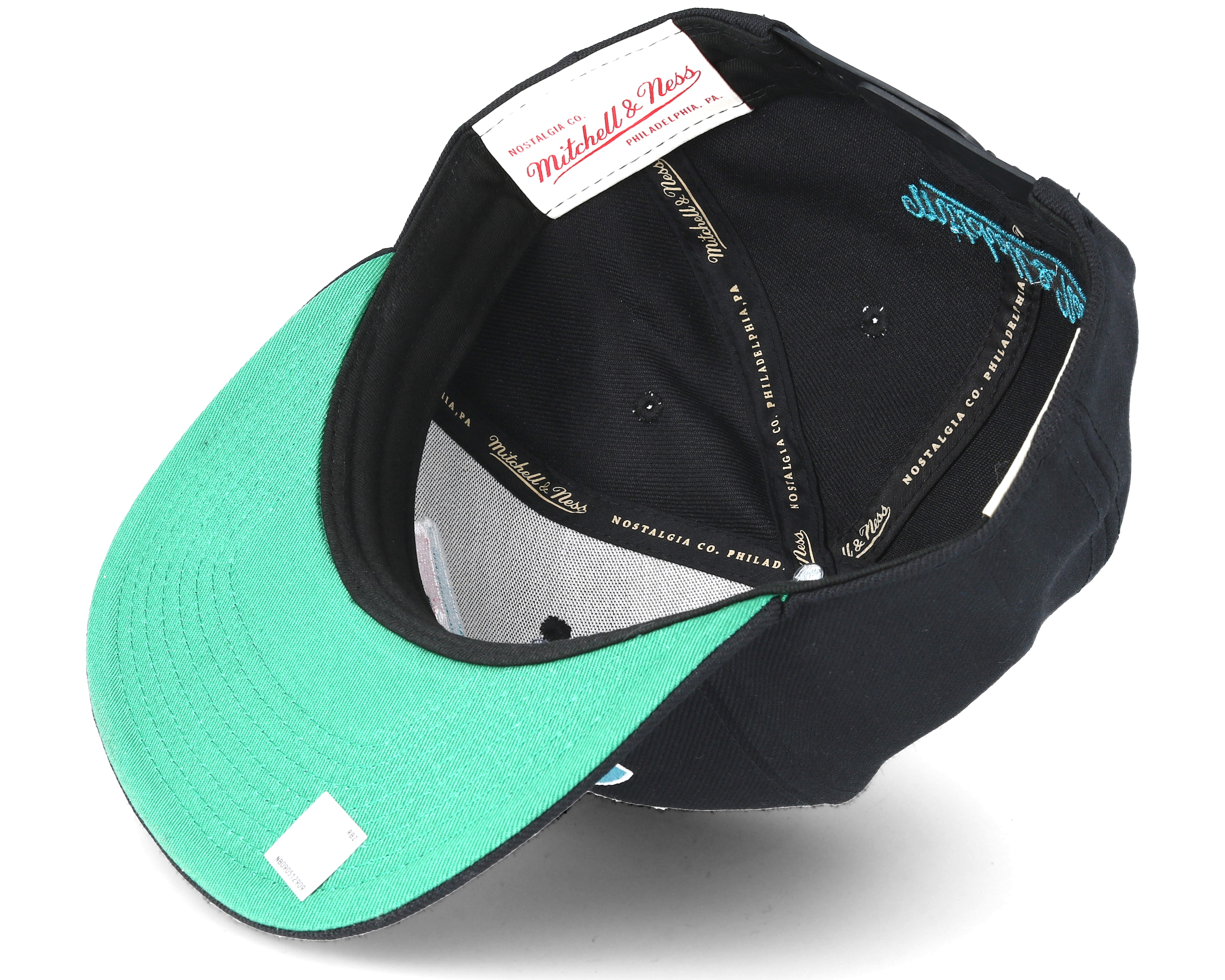 San Antonio Spurs Wool Solid 2 Black Snapback - Mitchell ...