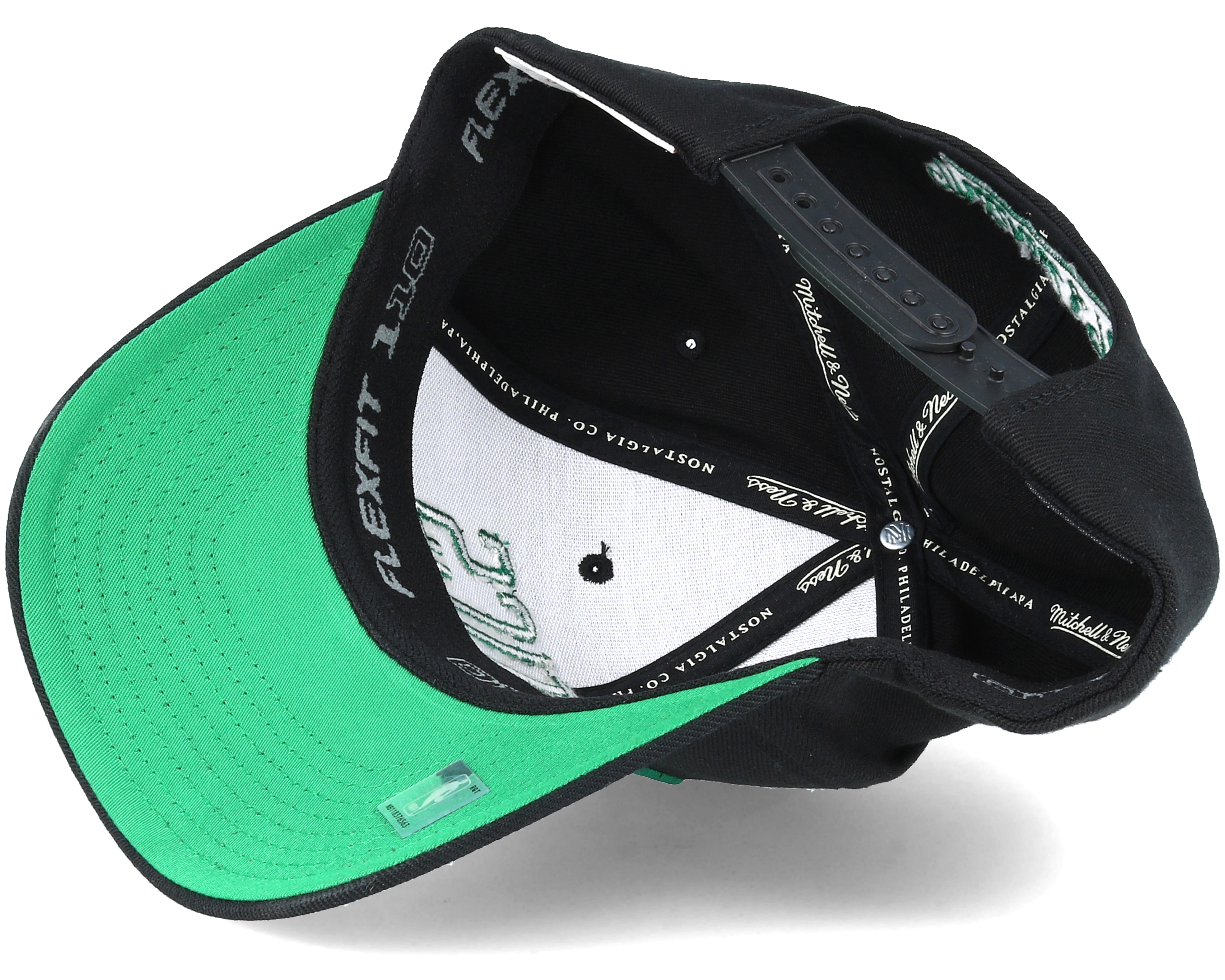Boston Celtics Courtside 2 Black 110 Adjustable - Mitchell & Ness cap - Hatstore.ch