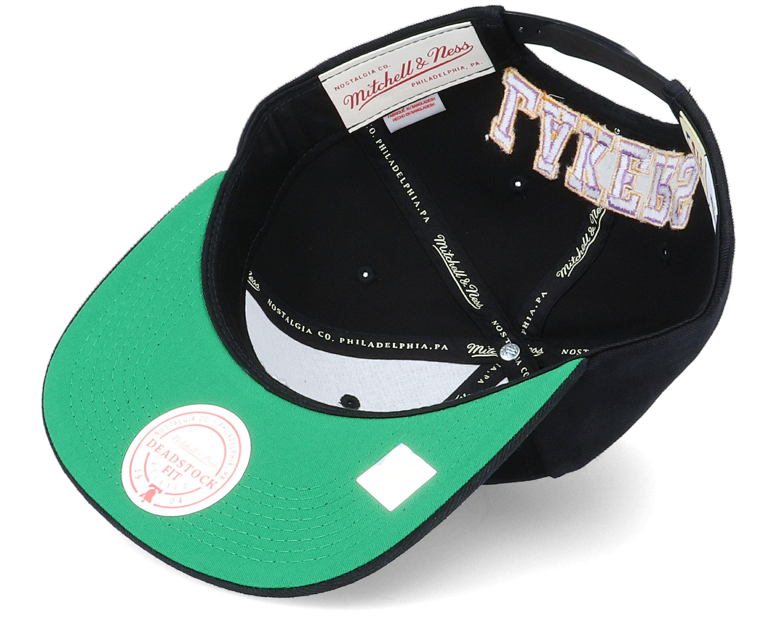 LA Lakers Dropback Deadstock Black Snapback - Mitchell ...